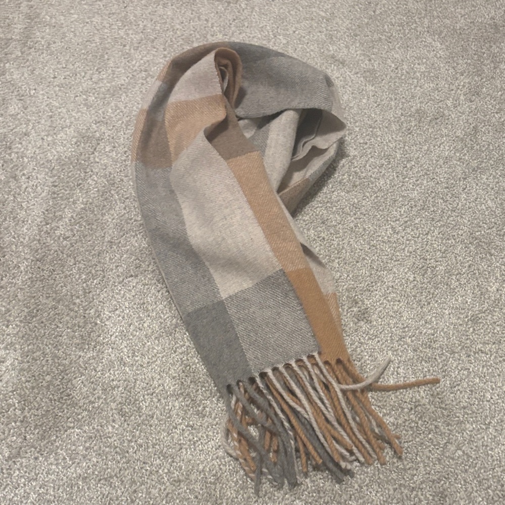 100% Mongolian Cashmere Plaid Scarf with Fringe - Picture 4 of 4